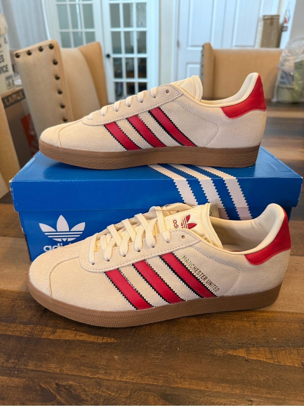 adidas Gazelle Manchester United Terrace Icons Pack Suede Sneaker JS3040, Sz 7.5